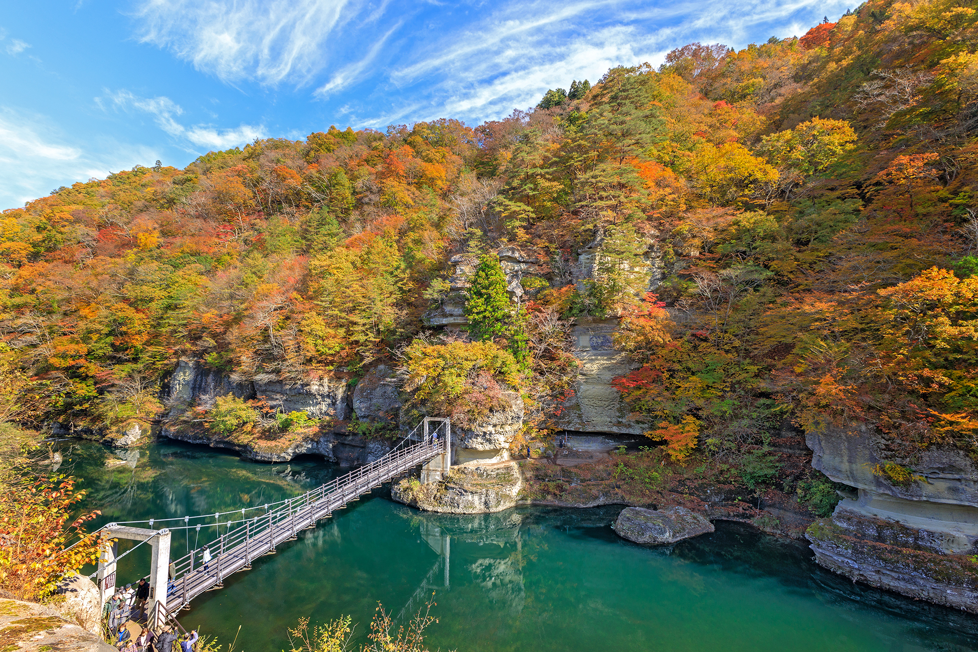 紅葉に染まる塔のへつり