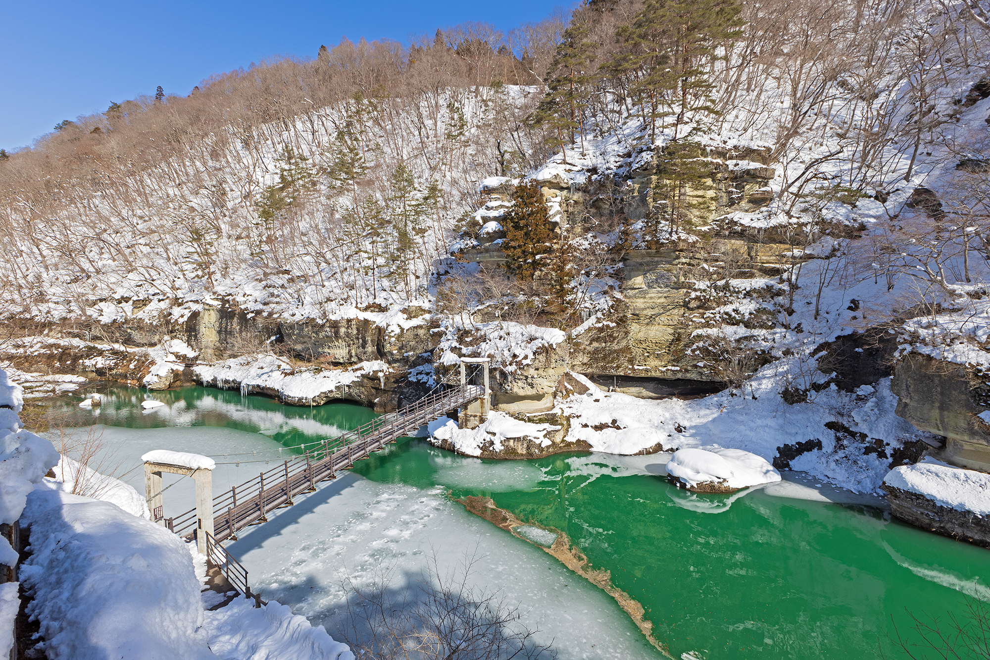 記録的な大雪！白銀の絶景と厳冬の道