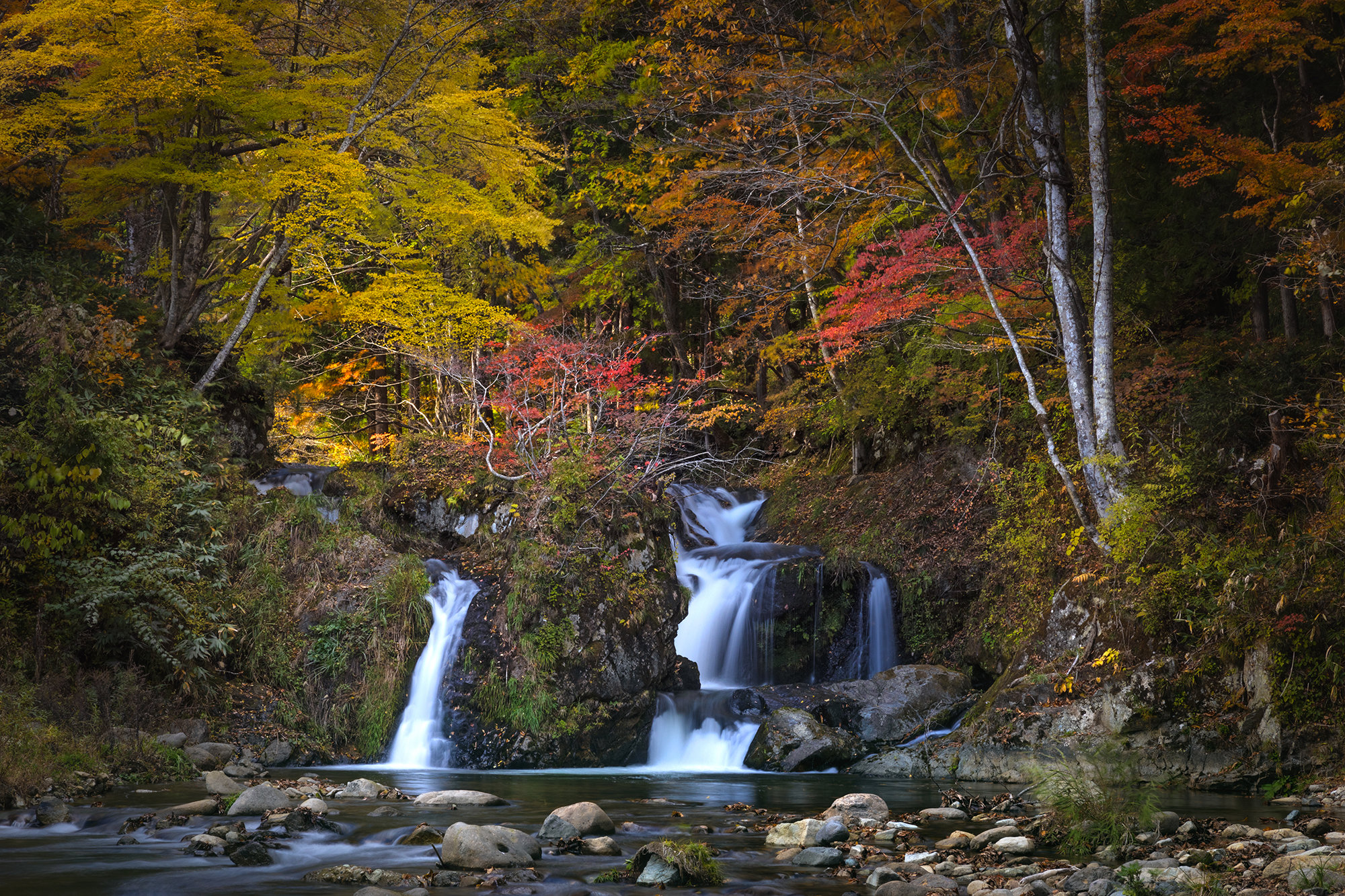 下郷町 秋の日影不動滝